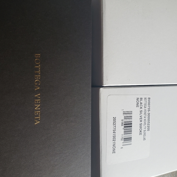 Bottega Veneta Cat Eye Sunglasses BV0075S 0018 - Picture 5 of 7